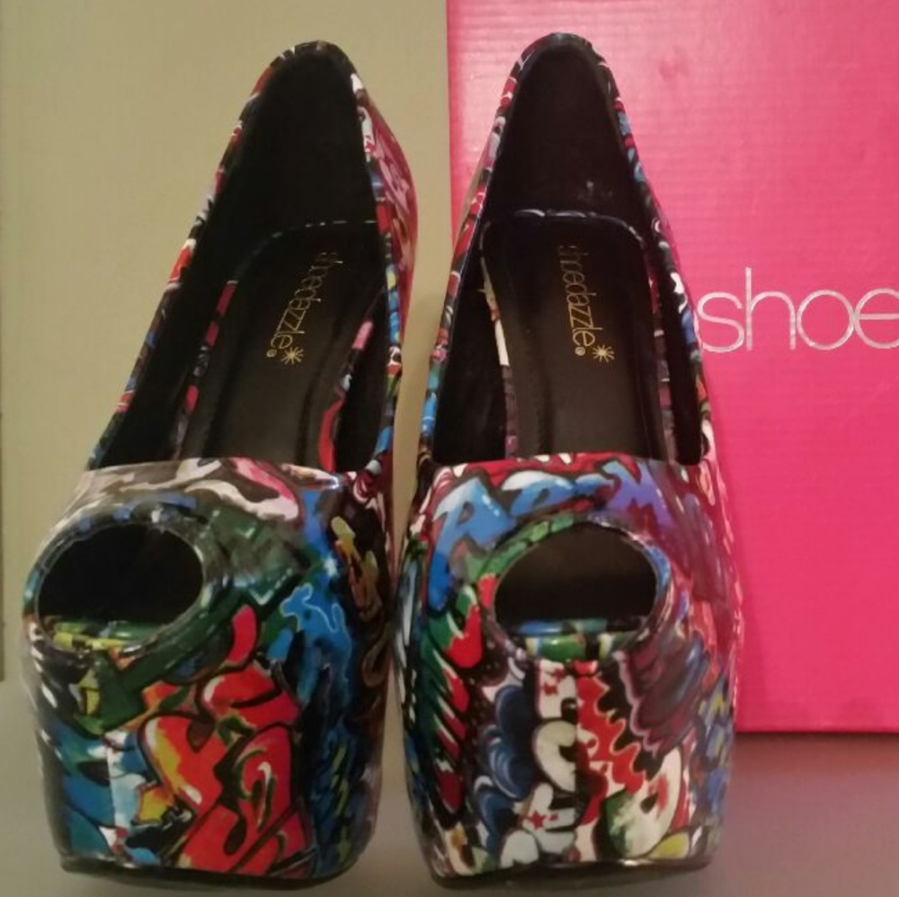 Shoe Dazzle Carisma platform LNIB size 6.5